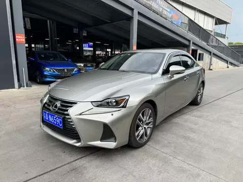 Lexus IS