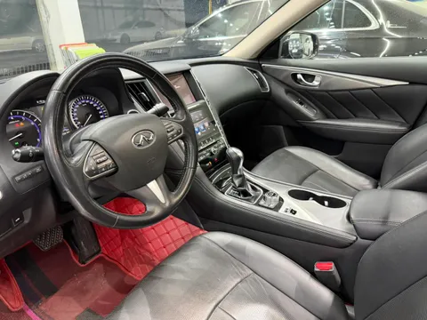Infiniti Q50L