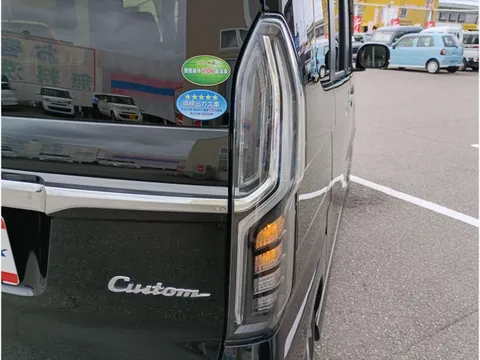 Honda N-BOX Custom