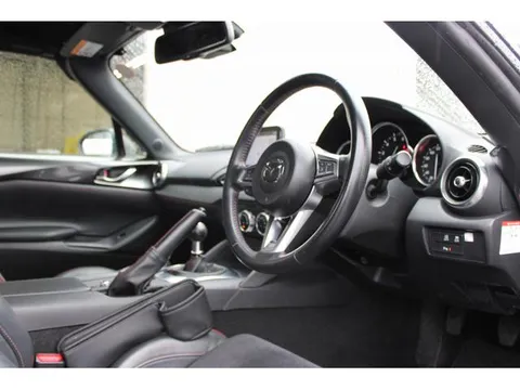 Mazda MX-5 (Roadster)