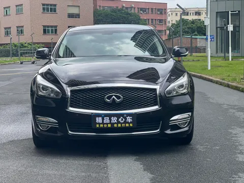 Infiniti Q70