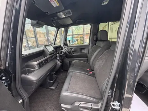 Honda N-BOX Custom