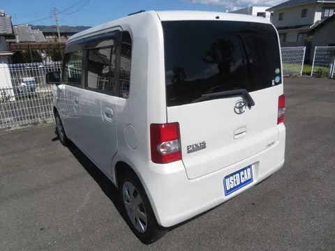 Toyota Pixis Space