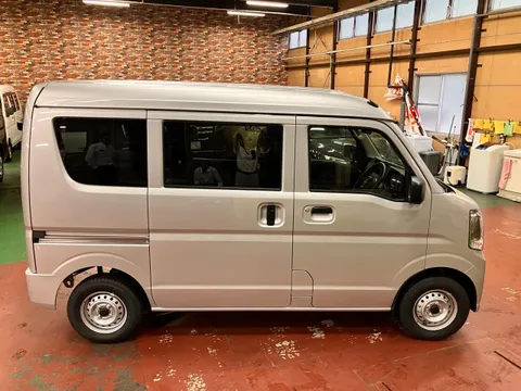 Nissan Clipper Van