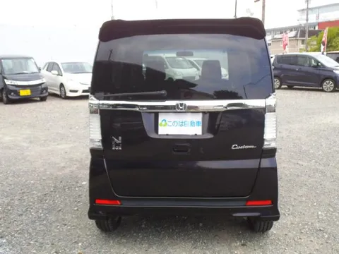 Honda N-BOX Custom