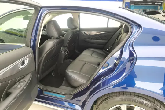 Infiniti Q50L