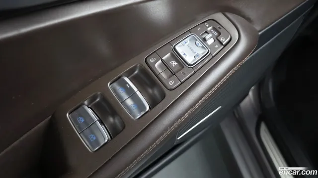 Genesis G90 (EQ900)