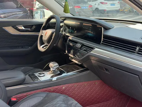 Hongqi HS5