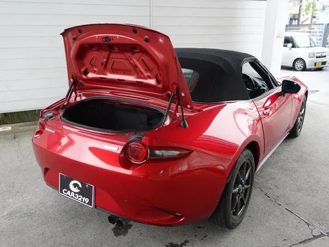 Mazda MX-5 (Roadster)