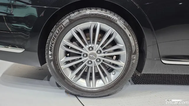 Genesis G90 (EQ900)