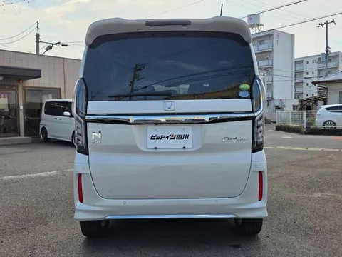 Honda N-BOX Custom