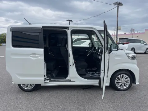 Suzuki Spacia Custom