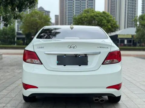 Hyundai Reina