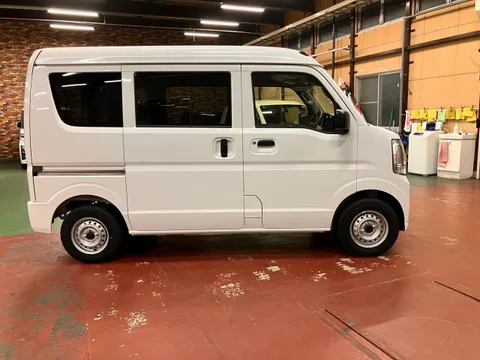 Nissan Clipper Van