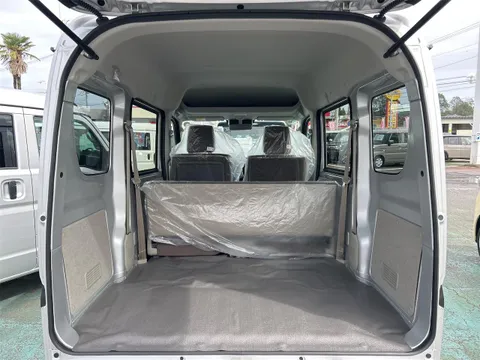 Nissan Clipper Van
