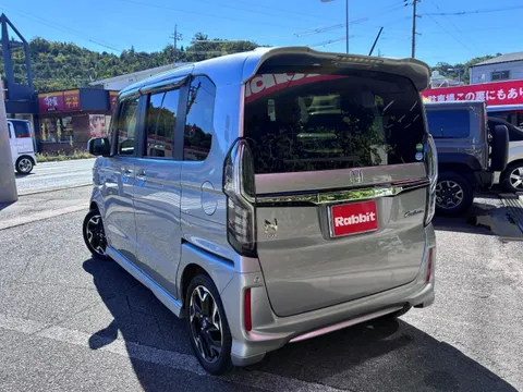 Honda N-BOX Custom