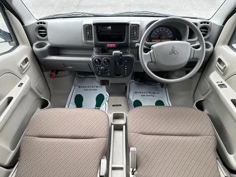 Mitsubishi Minicab Van
