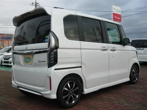 Honda N-BOX Custom