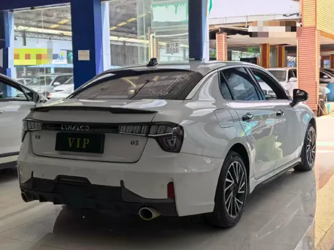 Lynk & Co 03