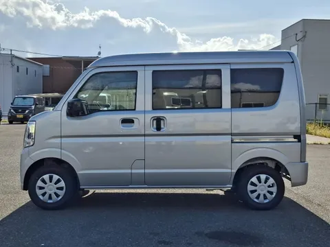 Nissan Clipper Van