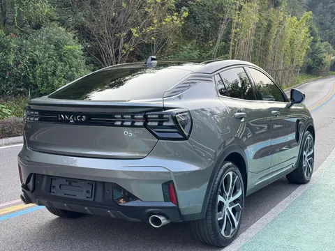Lynk & Co 05