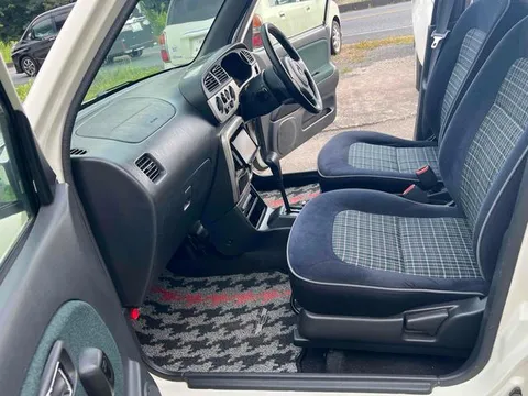 Daihatsu Mira Gino