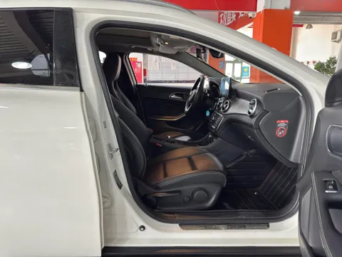 Mercedes-Benz Mercedes-Benz GLA