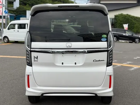 Honda N-BOX Custom