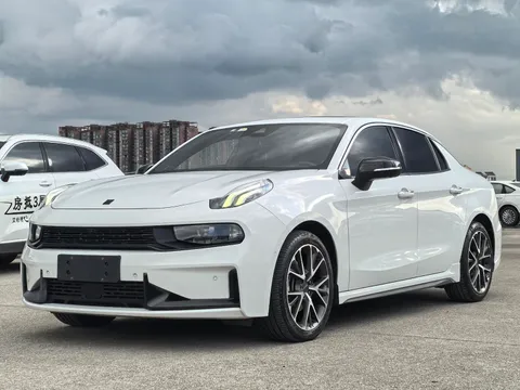 Lynk & Co 03