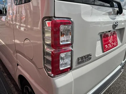 Toyota Pixis Mega