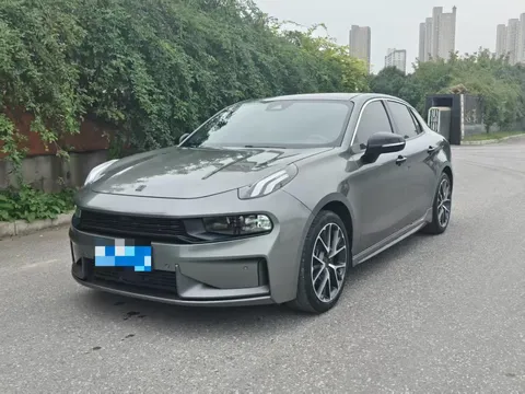 Lynk & Co 03