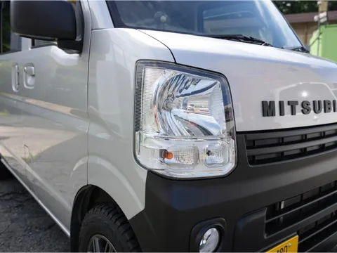 Mitsubishi Minicab Van