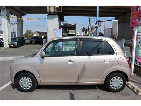 Daihatsu Mira Gino