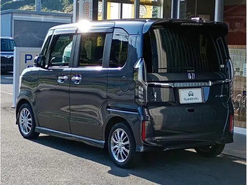 Honda N-BOX Custom