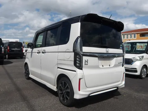 Honda N-BOX Custom