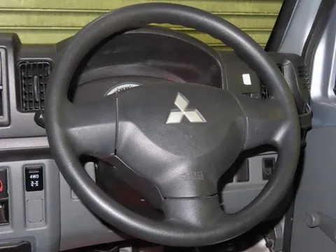 Mitsubishi Minicab Van