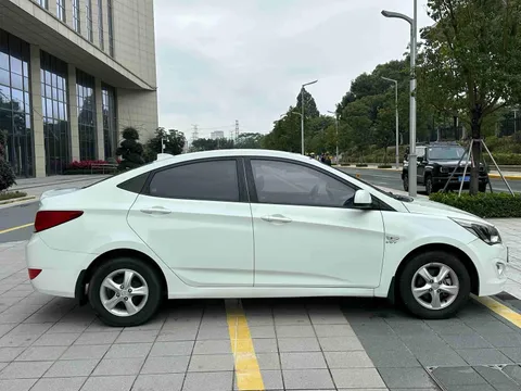 Hyundai Reina