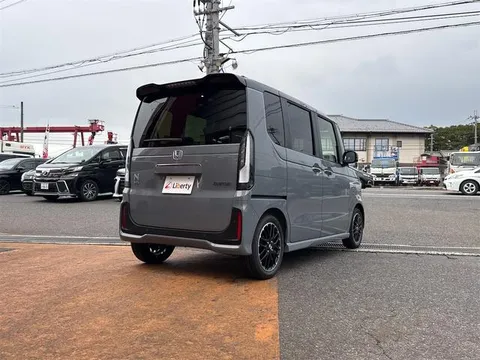 Honda N-BOX Custom