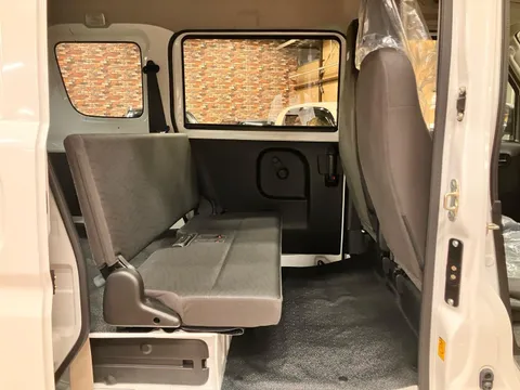 Nissan Clipper Van