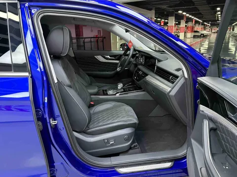 Hongqi HS5