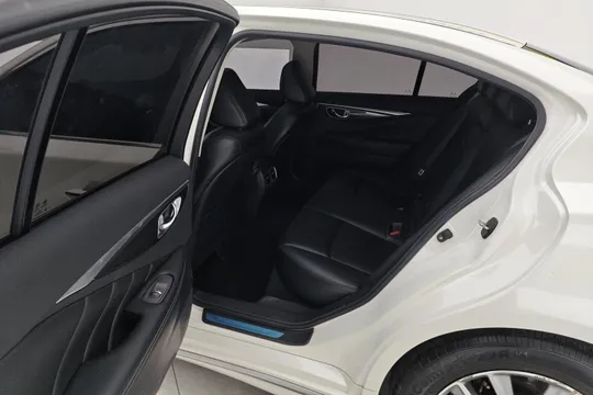 Infiniti Q50L