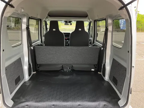 Nissan Clipper Van