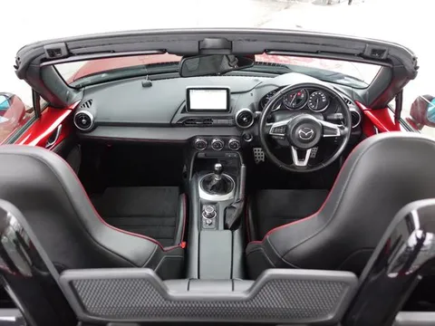 Mazda MX-5 (Roadster)
