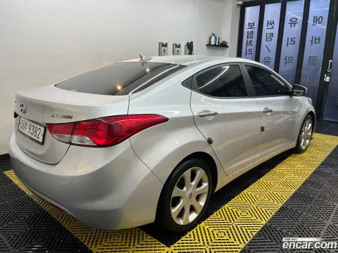 Hyundai Elantra (Avante)