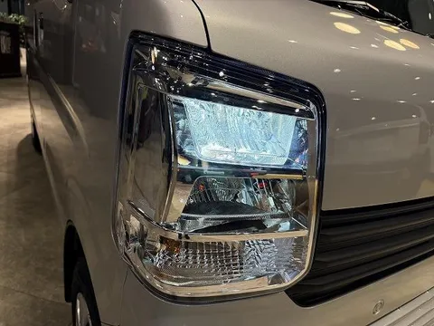 Nissan Clipper Van