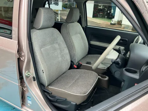 Daihatsu Mira Tocot