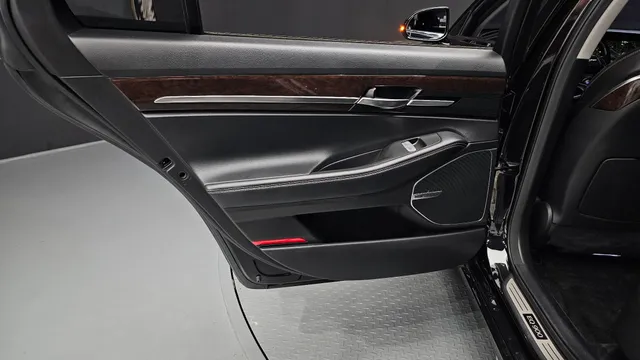 Genesis G90 (EQ900)