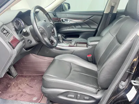 Infiniti Q70