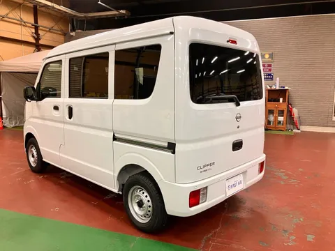 Nissan Clipper Van
