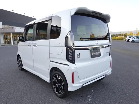 Honda N-BOX Custom
